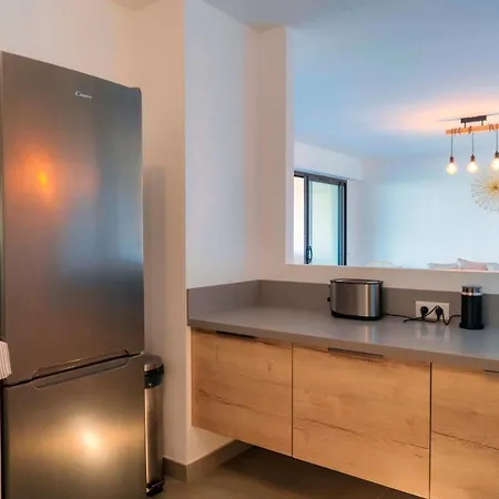 Solaneos Propose Magnifique T4 Neuf Sur Le Port Avec Piscine Chauffee Apartmán