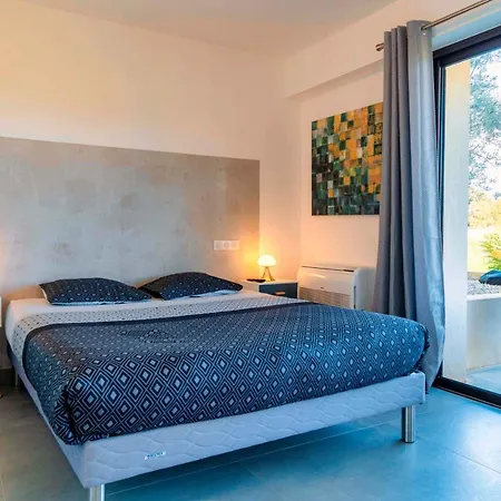 Solaneos Propose Magnifique T4 Neuf Sur Le Port Avec Piscine Chauffee * Porto-Vecchio (Corsica)