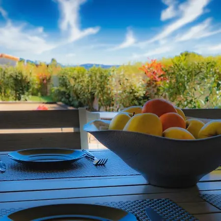 Apartmán Solaneos Propose Magnifique T4 Neuf Sur Le Port Avec Piscine Chauffee