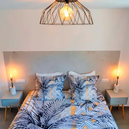 Apartment Solaneos Propose Magnifique T4 Neuf Sur Le Port Avec Piscine Chauffee Porto-Vecchio (Corsica)