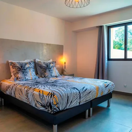 Solaneos Propose Magnifique T4 Neuf Sur Le Port Avec Piscine Chauffee شقة بورتو فيكشْيو