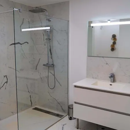 Solaneos Propose Magnifique T4 Neuf Sur Le Port Avec Piscine Chauffee شقة