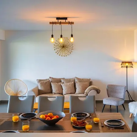 Solaneos Propose Magnifique T4 Neuf Sur Le Port Avec Piscine Chauffee