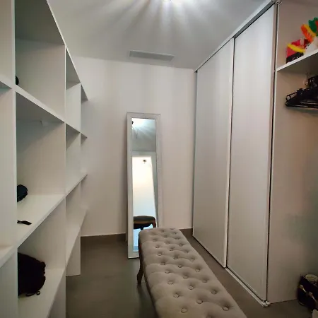 Solaneos Propose Magnifique T4 Neuf Sur Le Port Avec Piscine Chauffee *