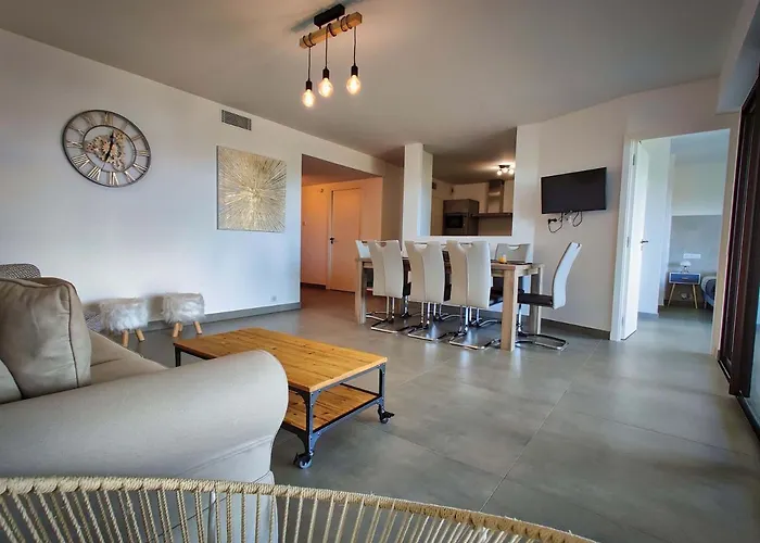 Solaneos Propose Magnifique T4 Neuf Sur Le Port Avec Piscine Chauffee Apartamento Porto-Vecchio (Corsica)