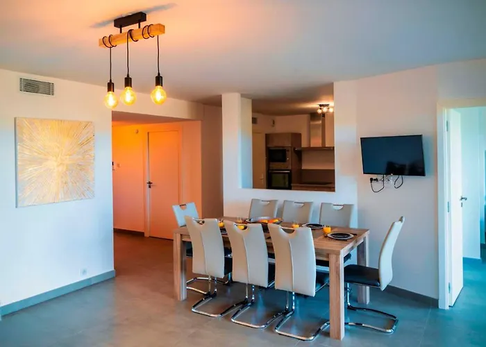 Solaneos Propose Magnifique T4 Neuf Sur Le Port Avec Piscine Chauffee Apartamento