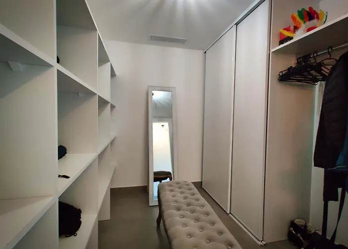 Solaneos Propose Magnifique T4 Neuf Sur Le Port Avec Piscine Chauffee *