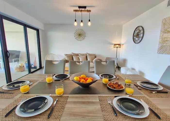 Apartment Solaneos Propose Magnifique T4 Neuf Sur Le Port Avec Piscine Chauffee