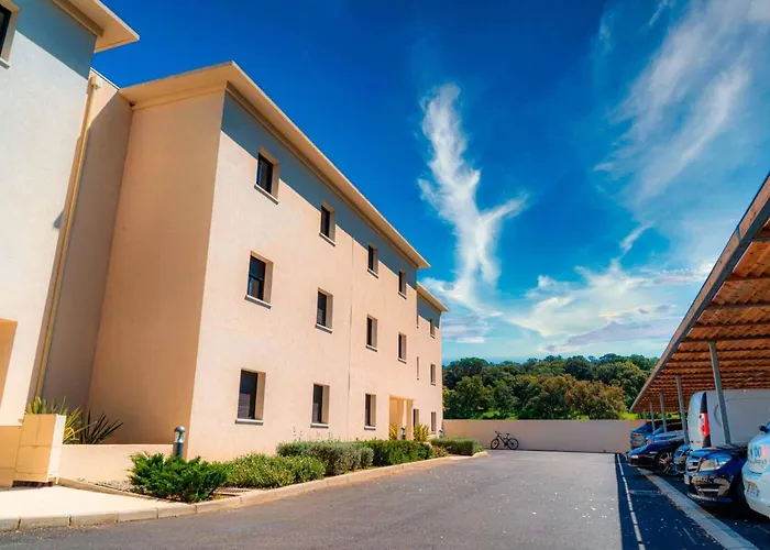 Solaneos Propose Magnifique T4 Neuf Sur Le Port Avec Piscine Chauffee